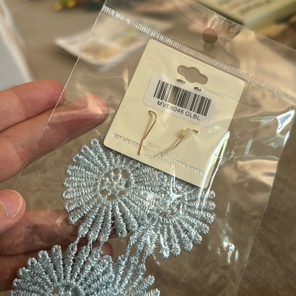 Mia Collection Blue Lace Floral Dangle Earrings Costume Jewelry - Picture 3 of 3